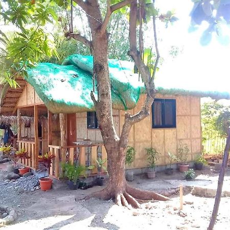 Traditional Filipino Transient House And Huts Near 100 Islands Wharf Alaminos Eksteriør billede